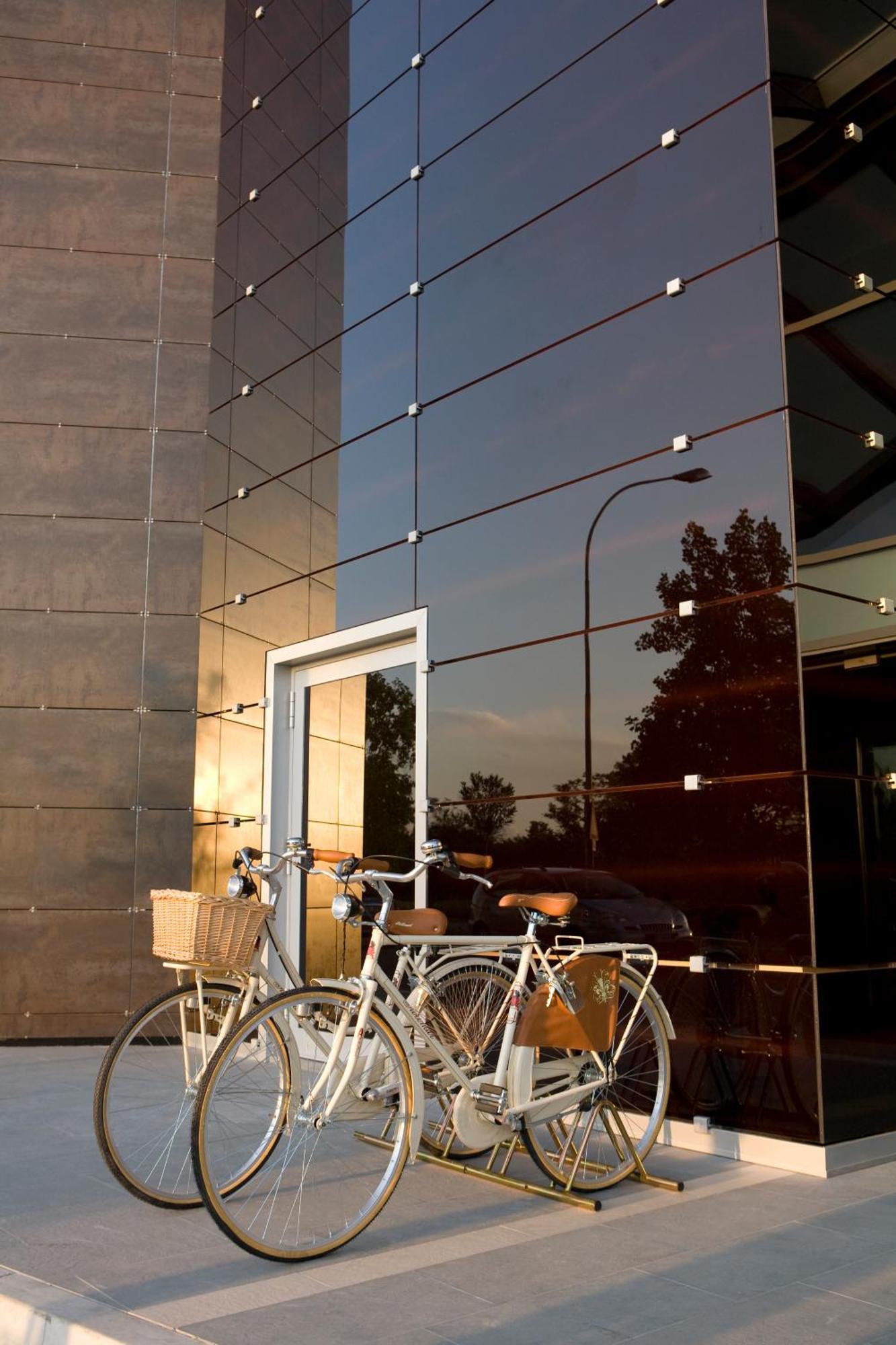 Hotel For You Cernusco Sul Naviglio Exterior photo