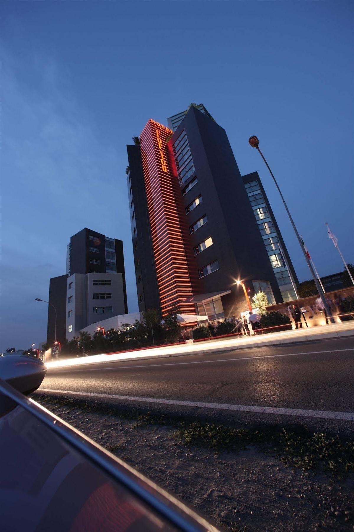 Hotel For You Cernusco Sul Naviglio Exterior photo