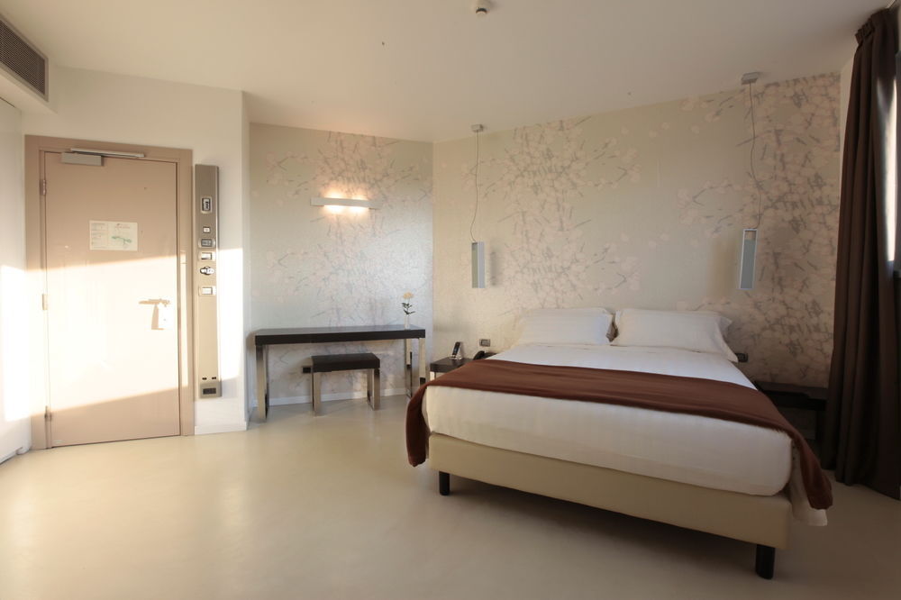 Hotel For You Cernusco Sul Naviglio Exterior photo