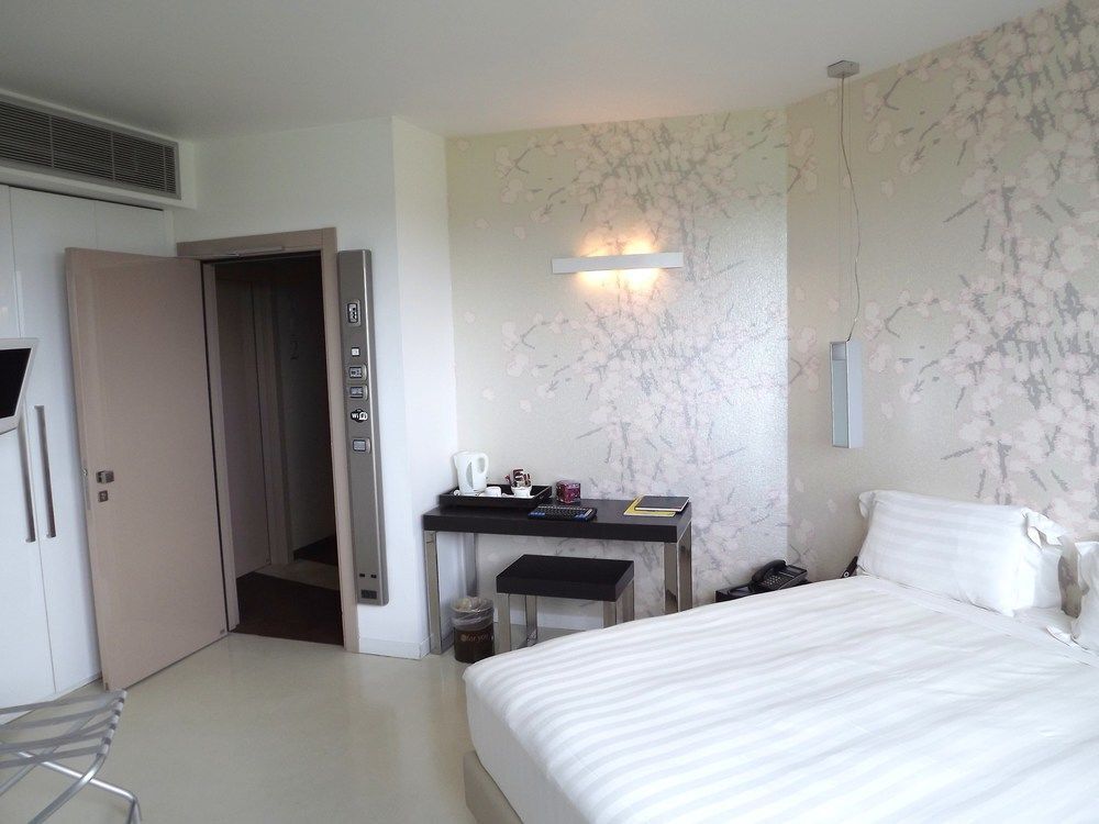 Hotel For You Cernusco Sul Naviglio Exterior photo